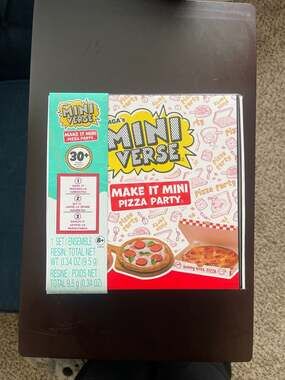 MGA's Miniverse Make It Mini Food Pizza Party Amazon Exclusive Playset